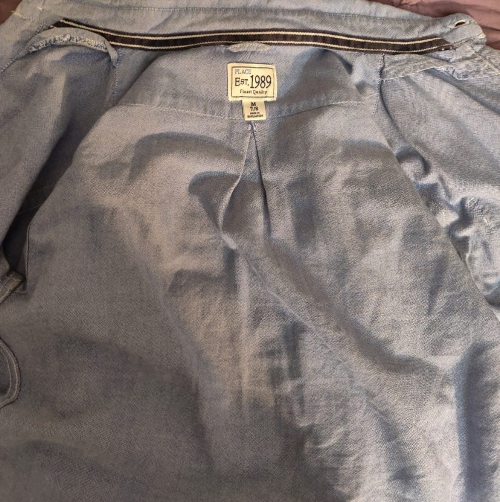 Long sleeve shirt with buttons